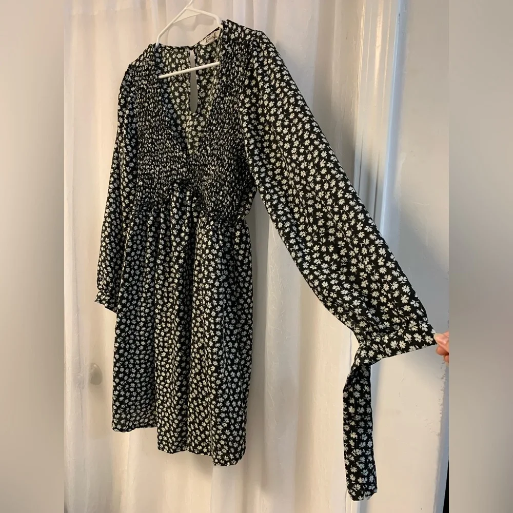 Black & White Floral Dress - Picture 2 of 10